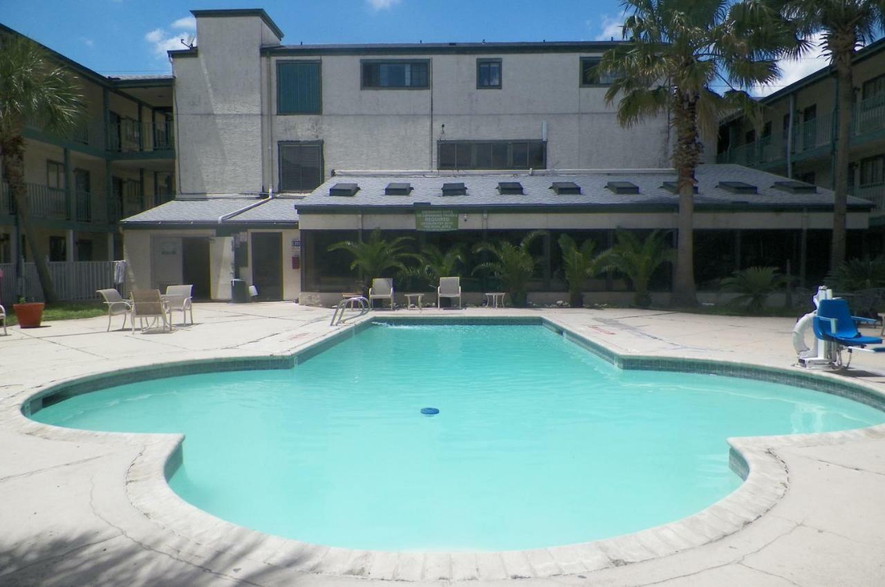 Amerihome Inn & Suites Houston Airport North Eksteriør billede