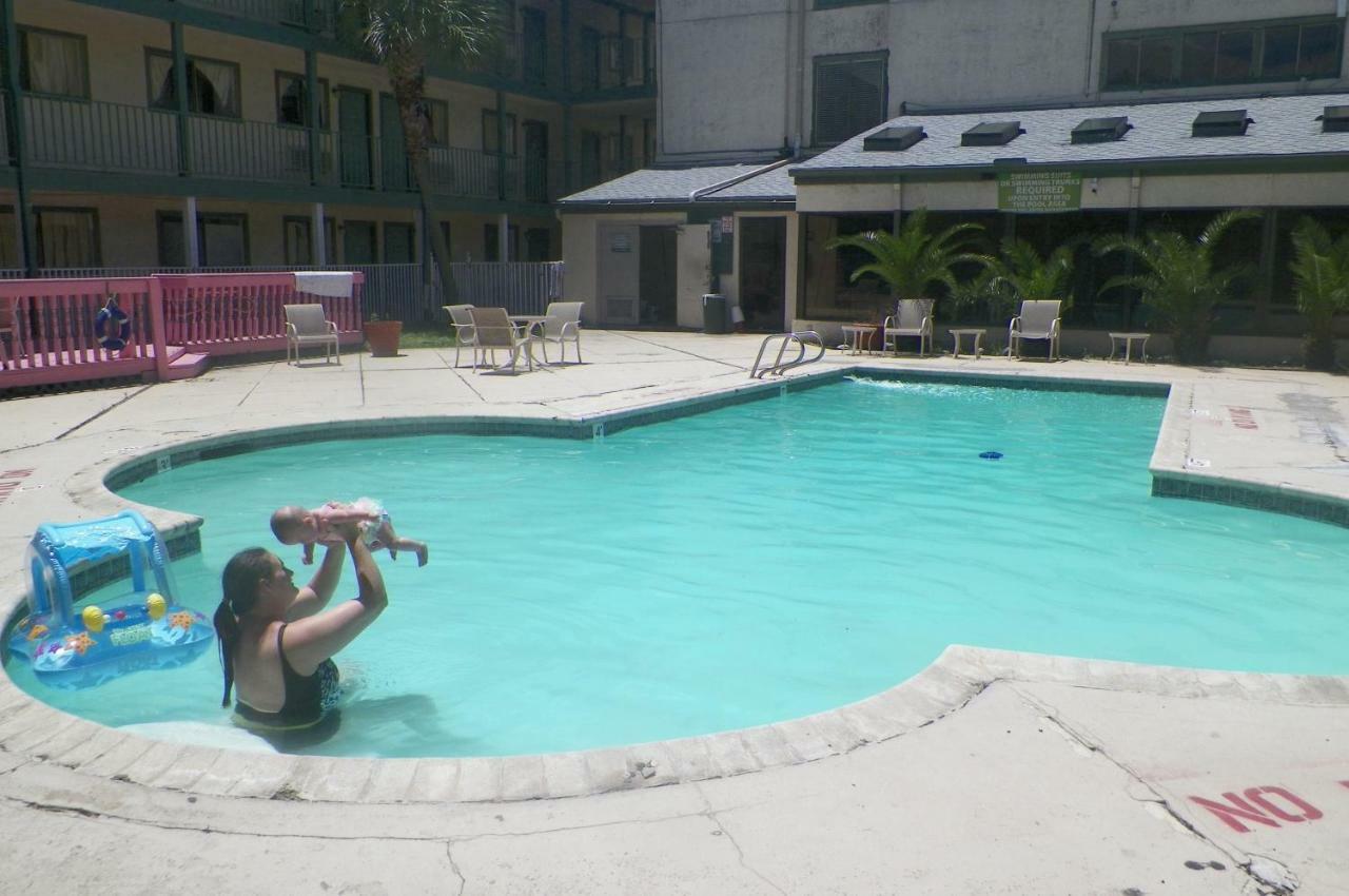 Amerihome Inn & Suites Houston Airport North Eksteriør billede